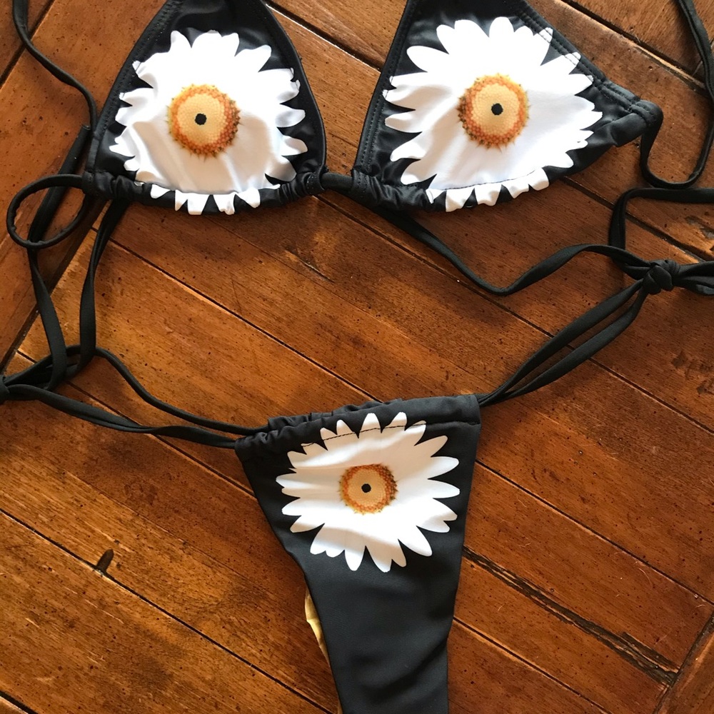Bikini - Picture 7 of 7